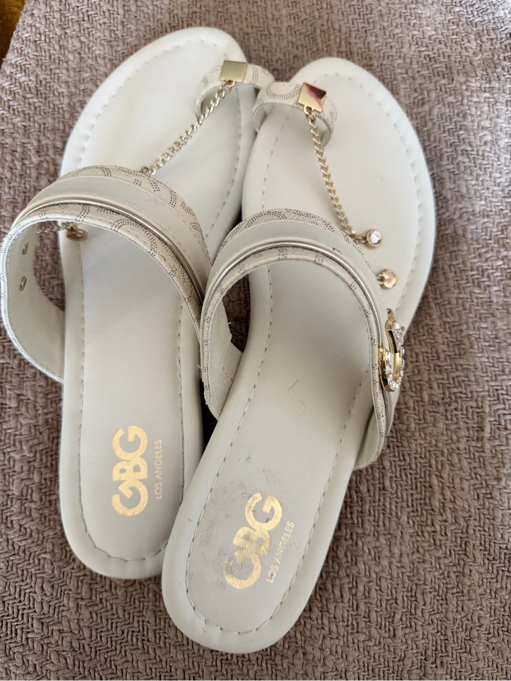 Los Angeles Women's White Thong Sandals with Gold Accents size 10